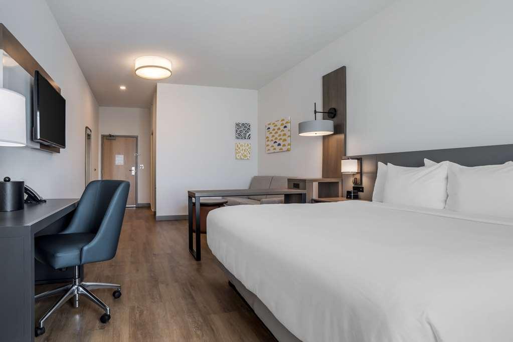 Comfort Inn & Suites Panama City Beach - Pier Park Area Room photo